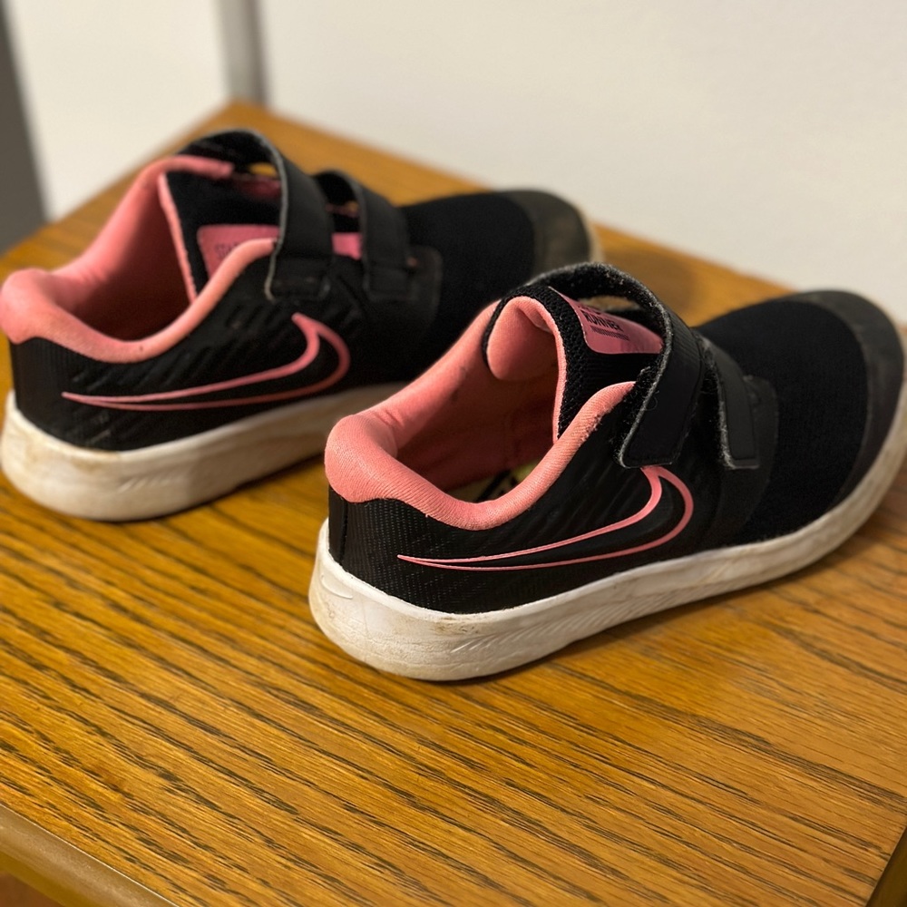 Go fast-star runner-Nike tennis shoes